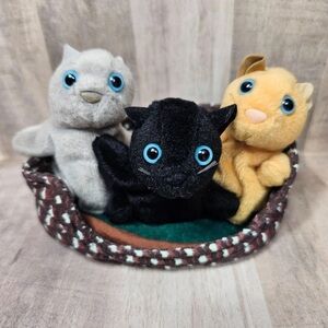 Folkmanis hand puppets Plush Cat Trio in Basket excellent clean condition!